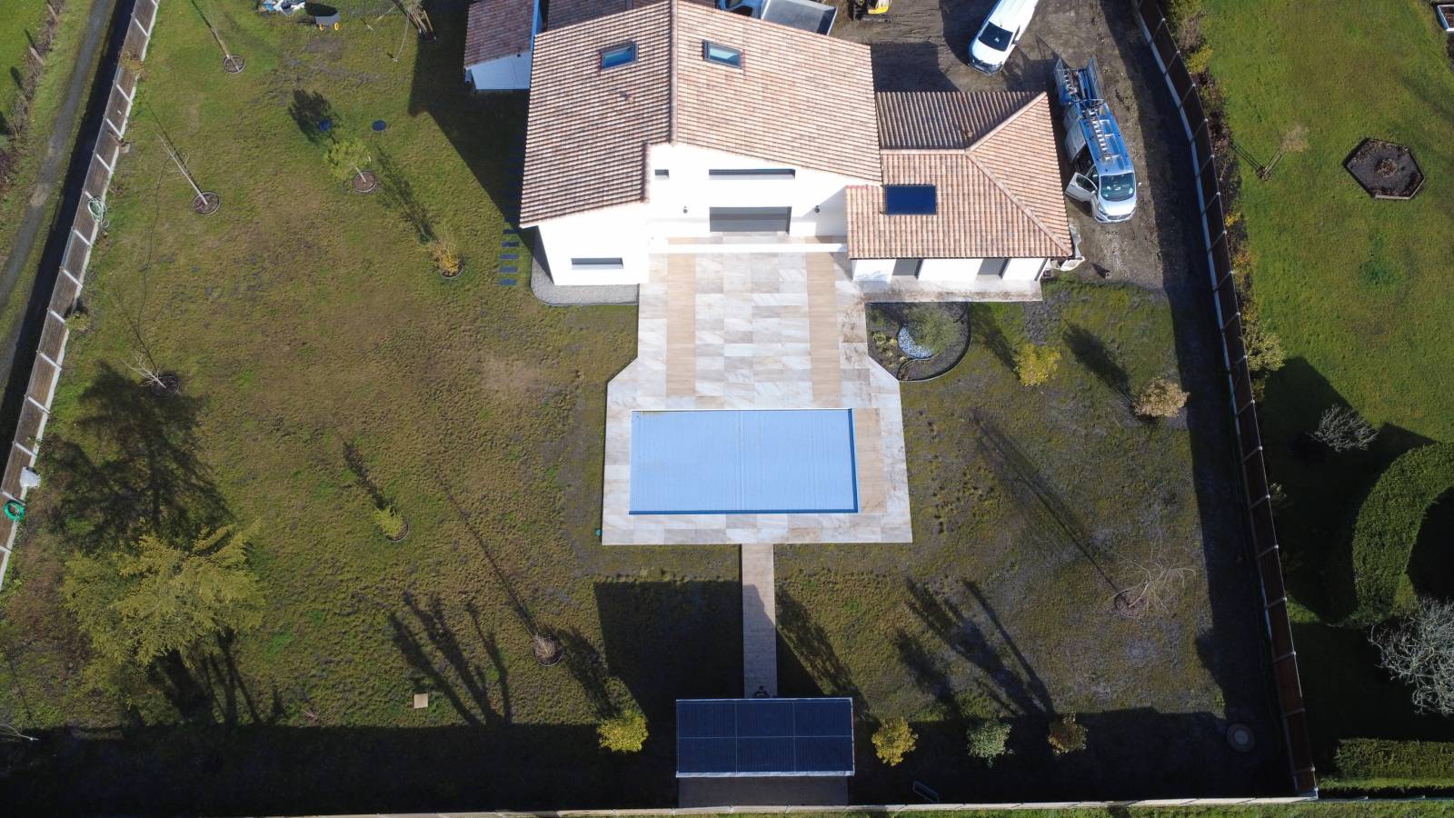 Panneaux solaires à Mérignac : ce que le bâti et le PLU changent à votre installation