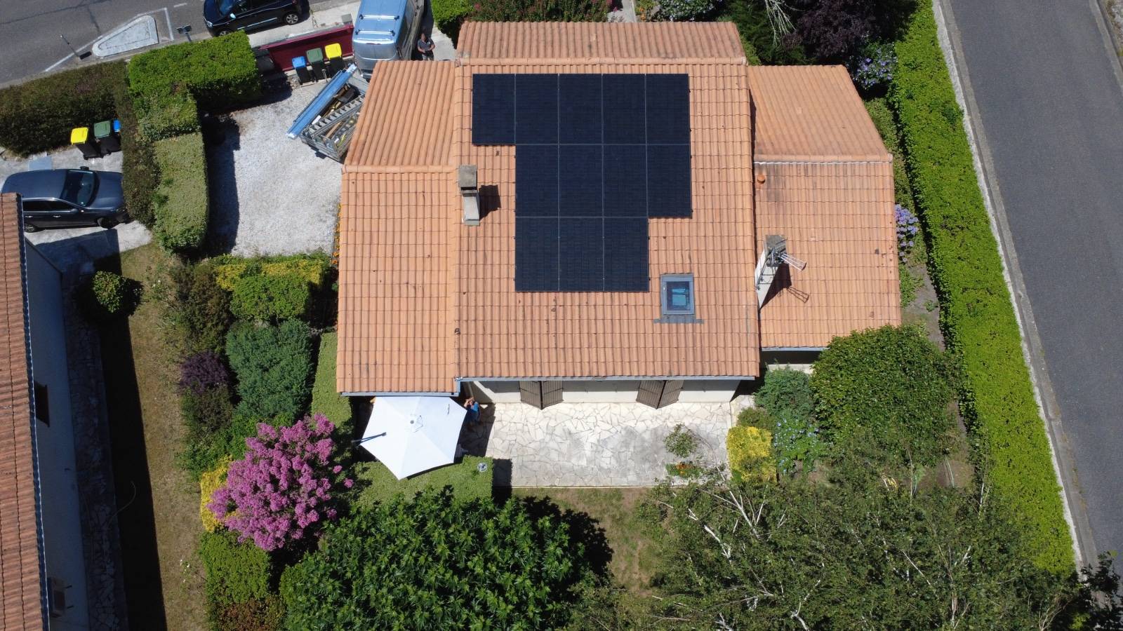 Installation solaire 6 kWc à Canéjan : 12 panneaux DualSun, micro-onduleurs APSystems et 7 782 kWh/an