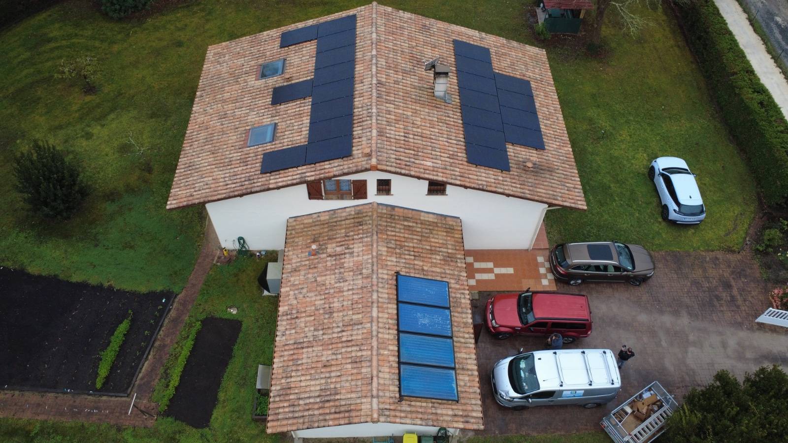 Installation solaire 11 kWc à Belin-Béliet : 22 panneaux DualSun, micro-onduleurs APSystems et rentabilité en 5 ans