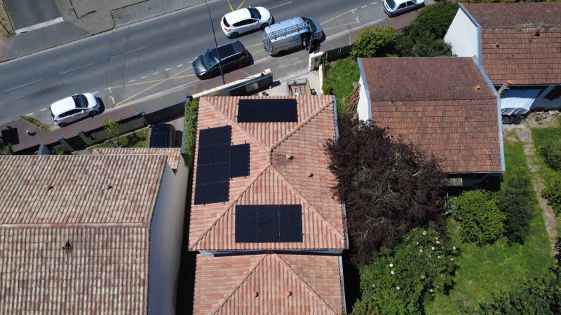 Chantier photovoltaïque à Talence (33400) – vue aérienne de la toiture après mise en service par Energie Sol'R