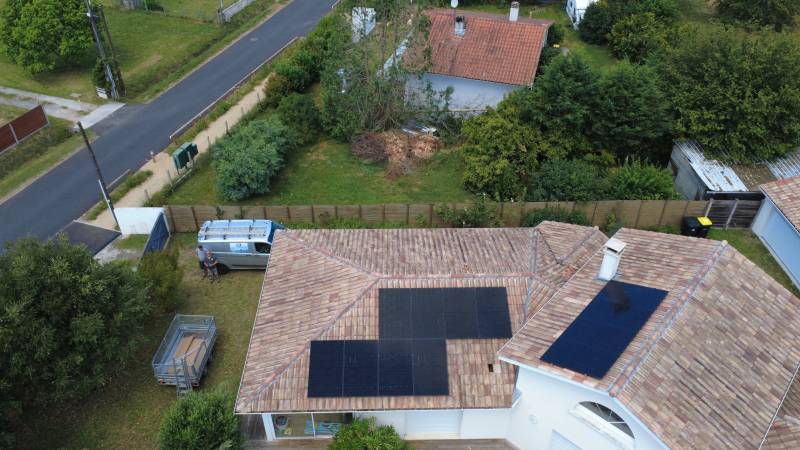 Pose de panneaux solaires en surimposition sur tuiles canal au Porge (33680) par Energie Sol'R