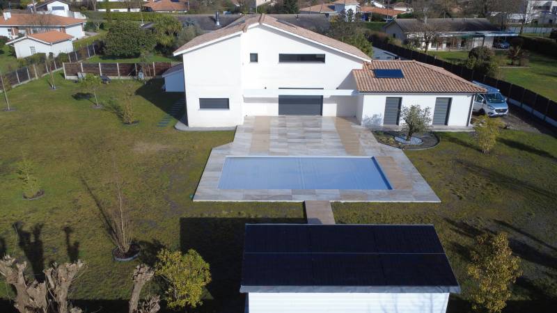 Panneaux solaires à Mérignac : ce que le bâti et le PLU changent à votre installation