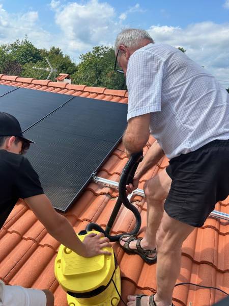 Pose de panneaux solaires par un installateur certifié RGE QualiPV en Gironde — intervention Énergie Sol'R sur toiture en tuiles
