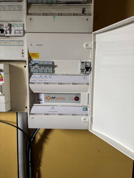 Coffret AC chez Mr C pour son installation solaire de 11Kwc à Belin-Beliet proche Bordeaux en Gironde 