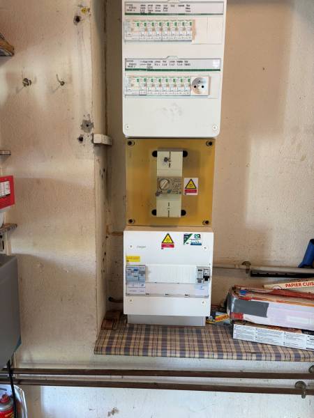 Coffret AC d'une installation photovoltaïque sur l'ile de Ré 