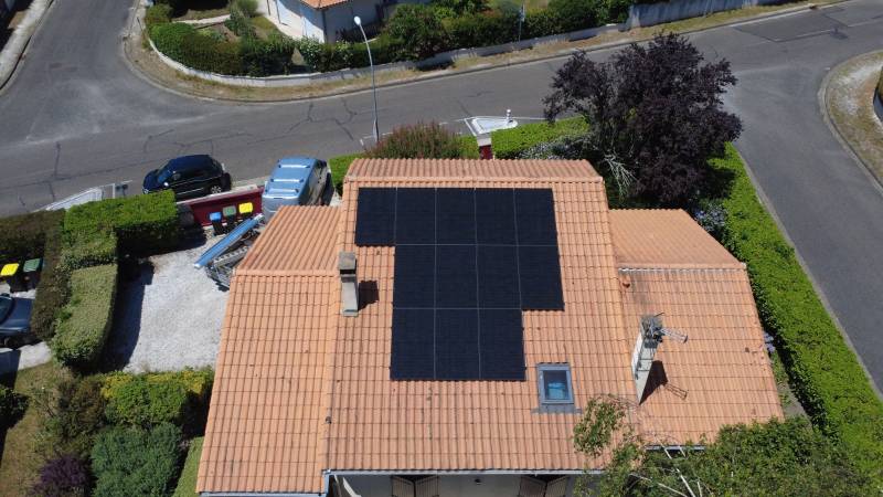 Installation solaire 6 kWc à Canéjan : 12 panneaux DualSun, micro-onduleurs APSystems et 7 782 kWh/an