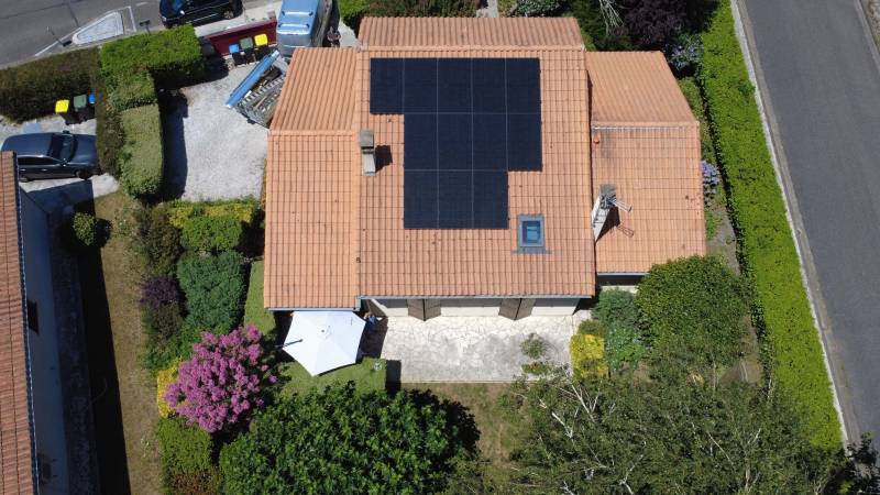 Installation solaire 6 kWc à Canéjan : 12 panneaux DualSun, micro-onduleurs APSystems et 7 782 kWh/an