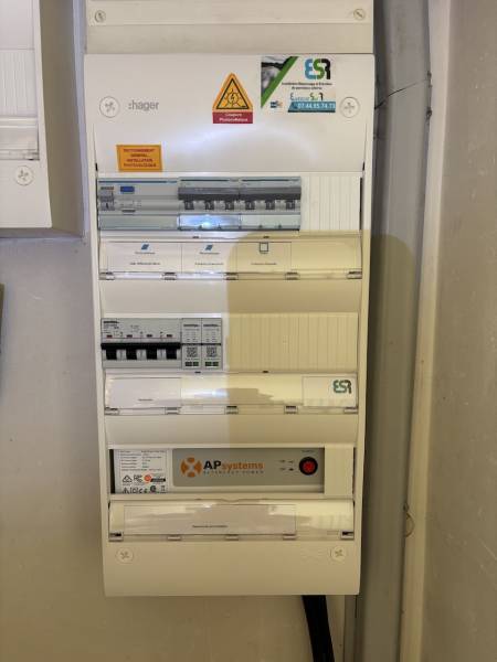 Tableau électrique AC triphasé à La Roquille proche de Saint-Emilion