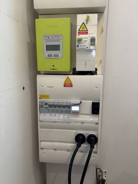 Installation de coffret pour batterie solaire à Carcans en Gironde proche Bordeaux